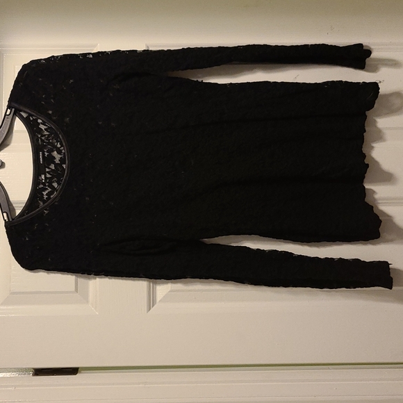 Black lace top - Picture 1 of 3